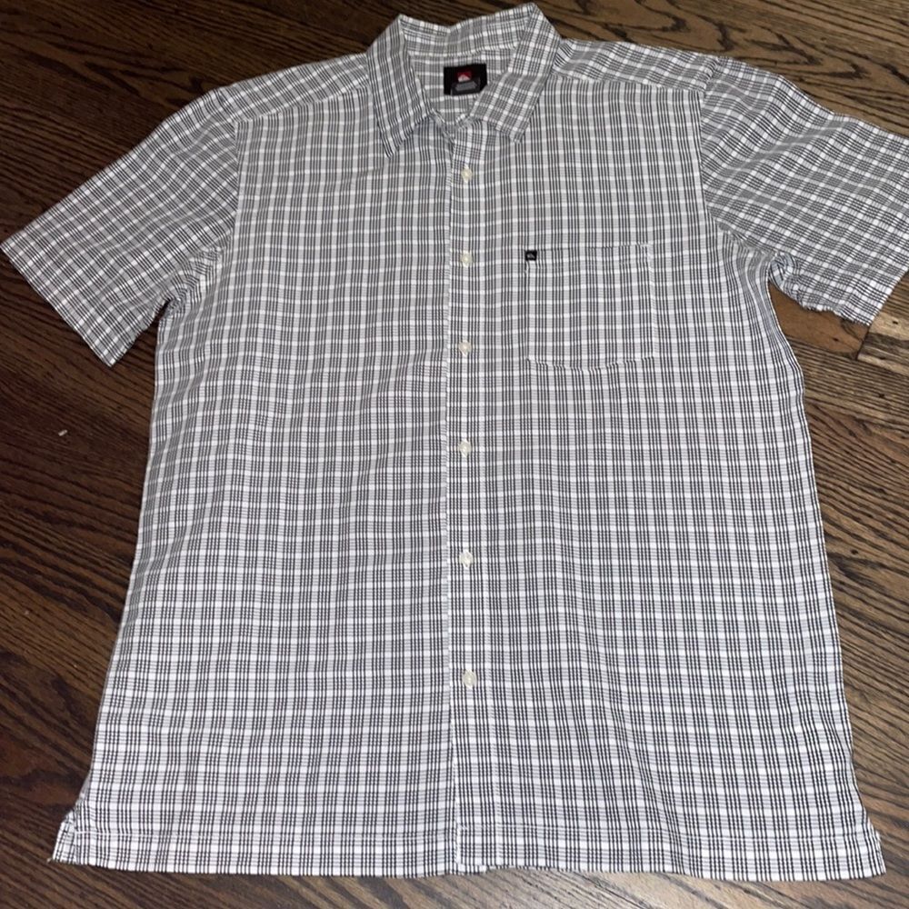 Nearly New! Quiksilver White/Black Plaid Short Sleeve Button Down Shirt - Med